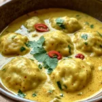 Heavenly Curry Dumpling Soup is an exquisite dish that beautifully marries the art of dumpling-making with the rich flavors of curry-infused broth. This comforting soup is not only a testament to culinary creativity but also holds a significant spot in various cultural cuisines, particularly within Asian and Indian culinary traditions. The dish encapsulates the essence of warmth and nourishment, making it a popular choice in both family gatherings and festive occasions.