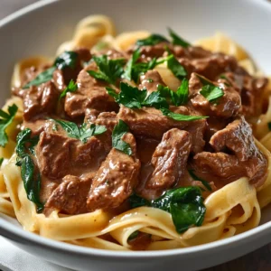 Understanding the timeless appeal of comfort food is essential in today’s fast-paced world. Slow Cooker Creamy Garlic Beef Pasta offers a unique blend of rich flavors and textures, perfect for a comforting meal that feeds the soul. This dish is designed for those who appreciate tender meat enveloped in a creamy garlic sauce, accompanied by pasta and vibrant greens. Slow cooking not only allows the ingredients to meld beautifully but also ensures that the beef becomes melt-in-your-mouth tender. It's an ideal option for busy weeknights or when hosting a gathering, allowing for minimal hands-on time while delivering maximum flavor.